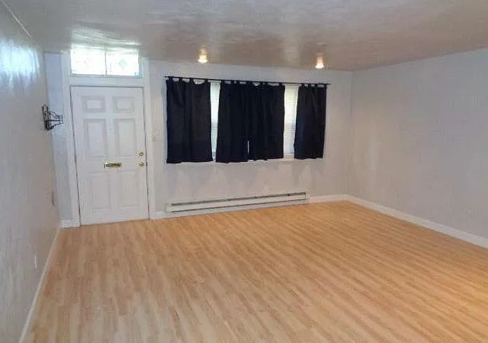Front entry/living rm