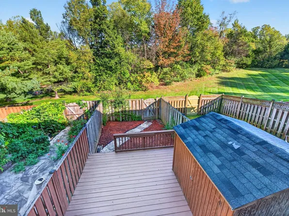 11 Wyatt Ct, Sterling, VA 20165