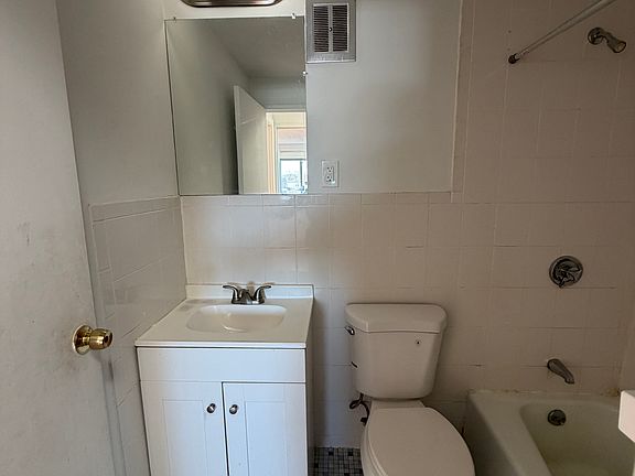 2nd image of 40 Park Ave #22