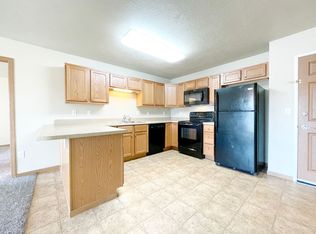 Northdale 2720/400, Minot, ND 58703