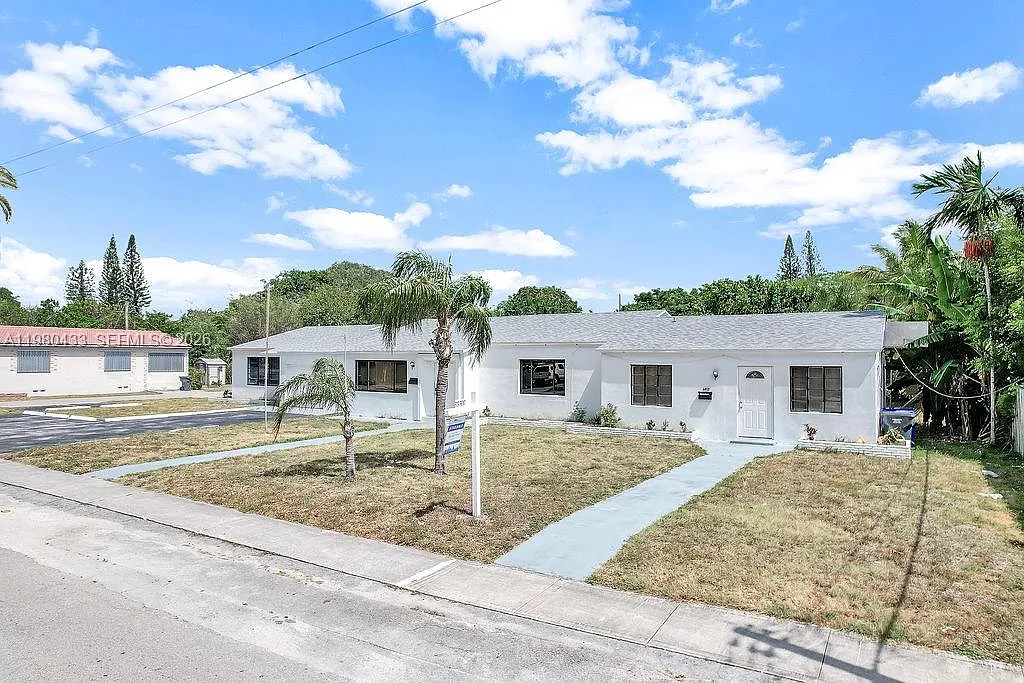 Building Photo - 2415 Pierce St #-