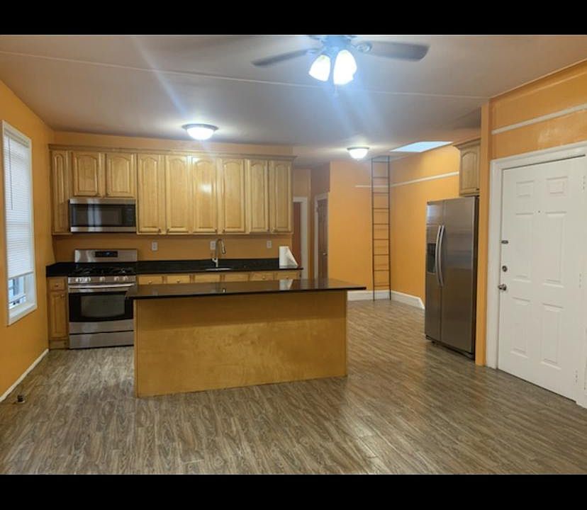 1st image of 7432 Park Ln S