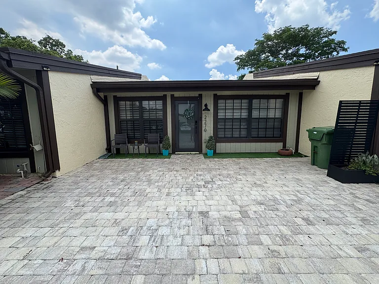 Poinsetta Ct — Photo 1