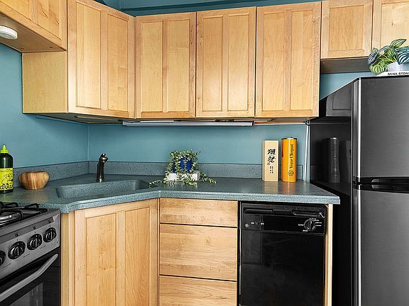 4th image of 225 Adams St APT 7E