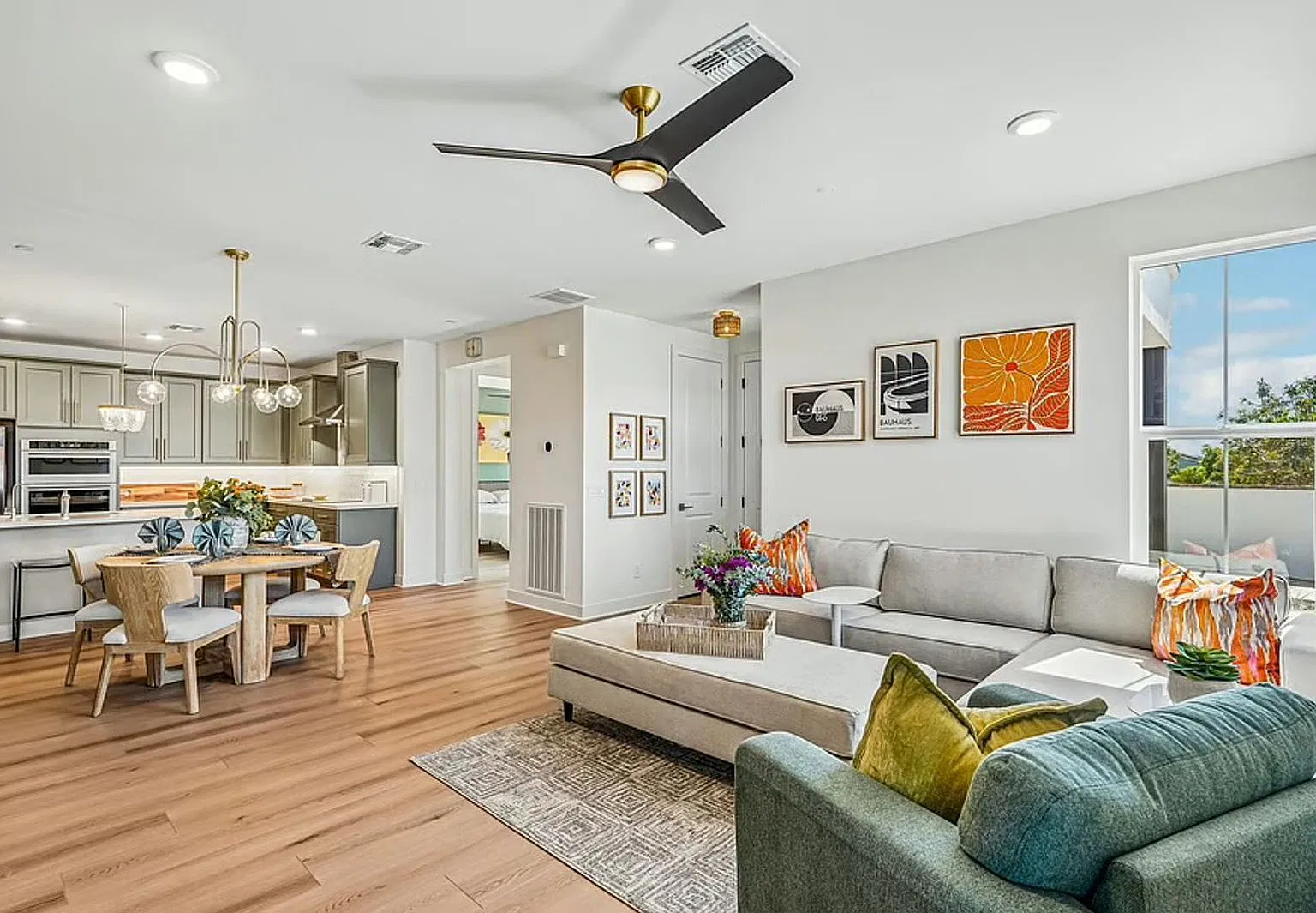 2 bed, 2.0 bath, 1315 sqft, $3,000 — Photo 3