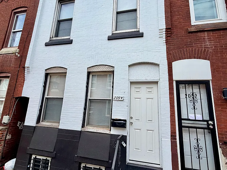 2054 E Stella St — Photo 17