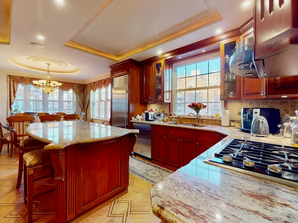 120 Oceana Drive West image 3 of 37