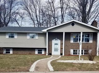 17 Fox Creek Rd, Belleville, IL 62223