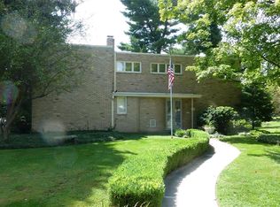 853 McKinley Blvd, Alton, IL 62002