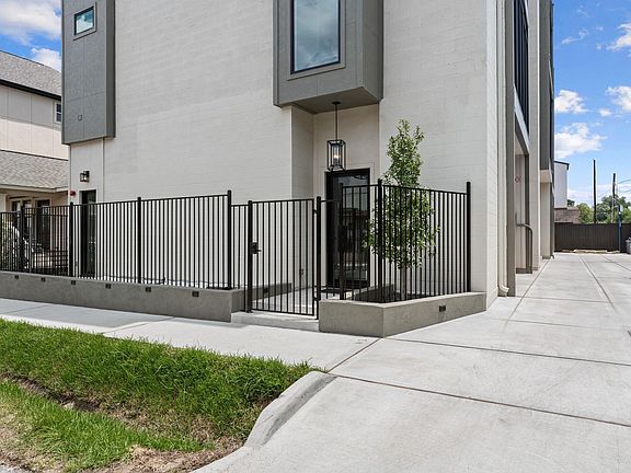 4th image of 1222 Winter St
