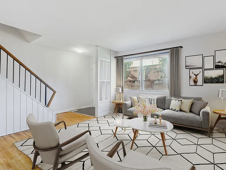 1560 Bloor St — Photo 2