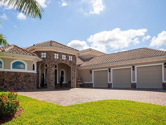 3rd image of 4724 Four Lakes Cir SW