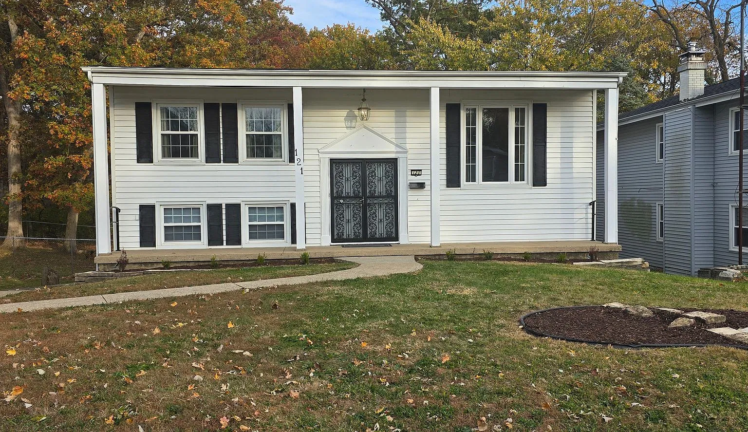 South Shores Reverse Bi Level — Photo 1