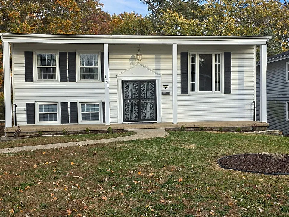 121 Ridgeway Dr
