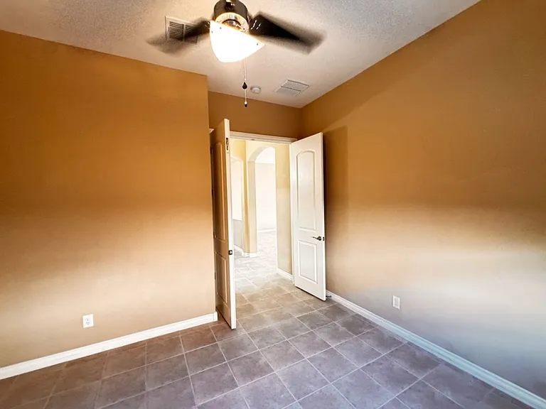 268 E Powell Way — Photo 14
