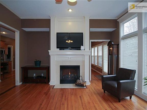 5th image of 513 NE Emerald Dr