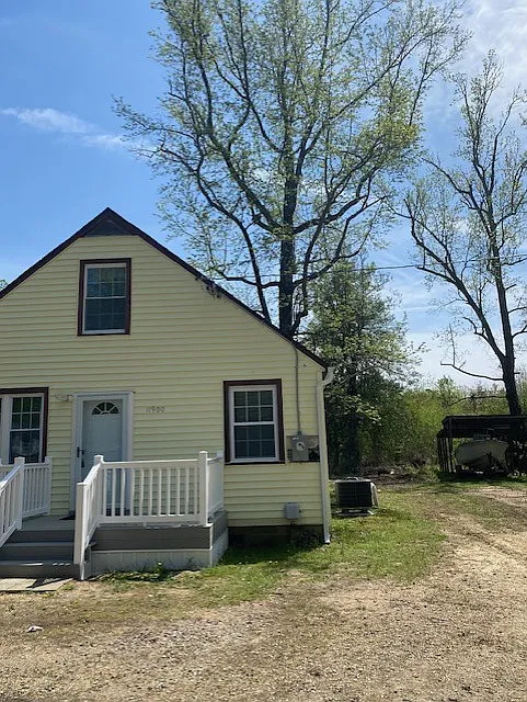 2 bed, 1.0 bath, 1000 sqft, $1,800 — Photo 2