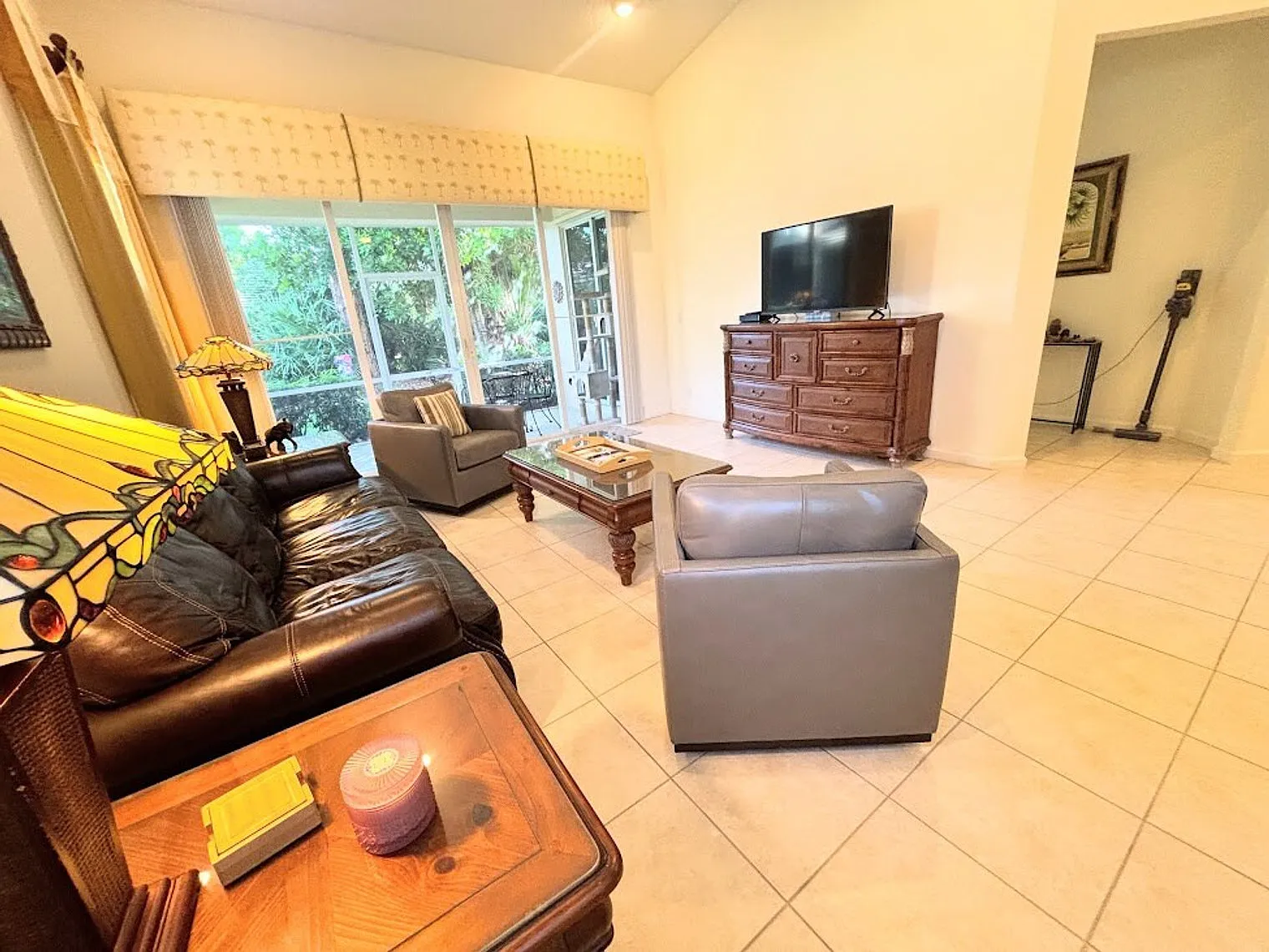 2 bed, 2.0 bath, $4,568 — Photo 2