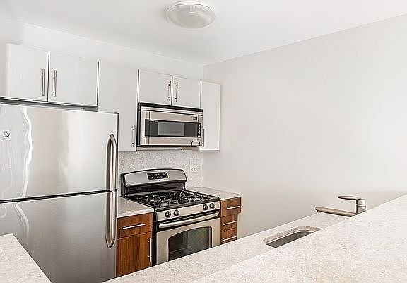 3rd image of 30 W 18th St APT 10F