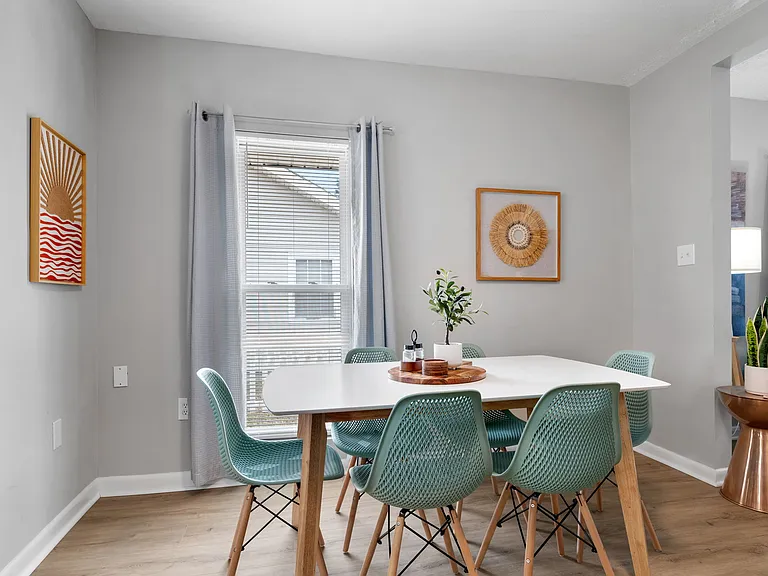 2403 E Pembroke Ave — Photo 13
