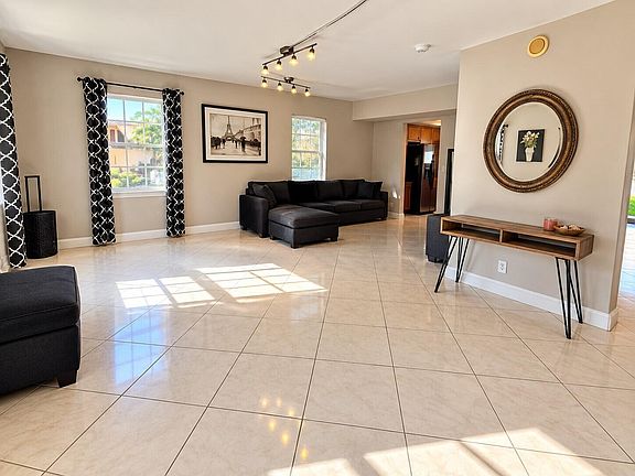 3rd image of 3056 RIVERSIDE #1C