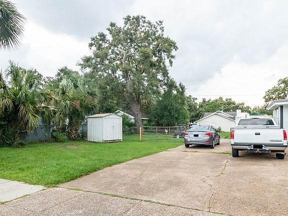 3rd image of 1050 Desoto St