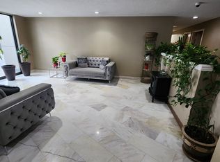 3695 Kaneff Cres #1803, Mississauga, ON L5A 4B6