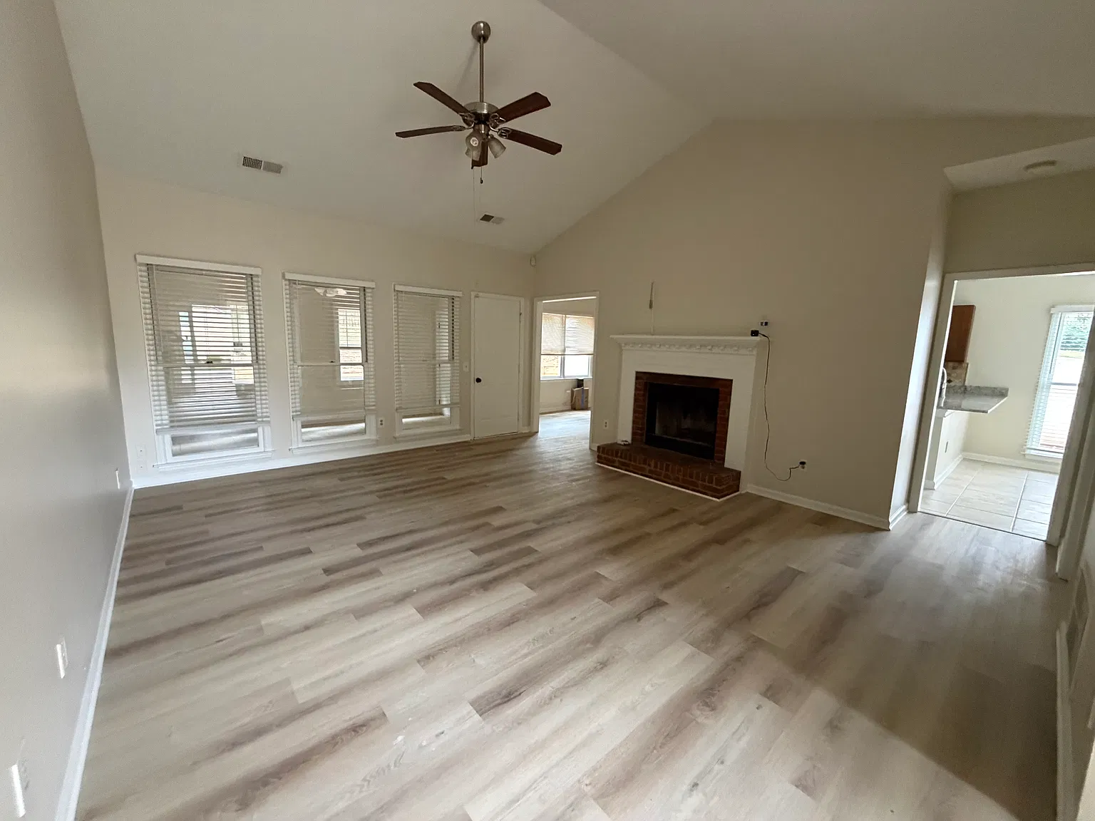 3 bed, 1858 sqft, $2,200 — Photo 2