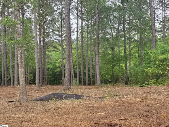 64 Harbor Point Rd, Seneca, SC 29672