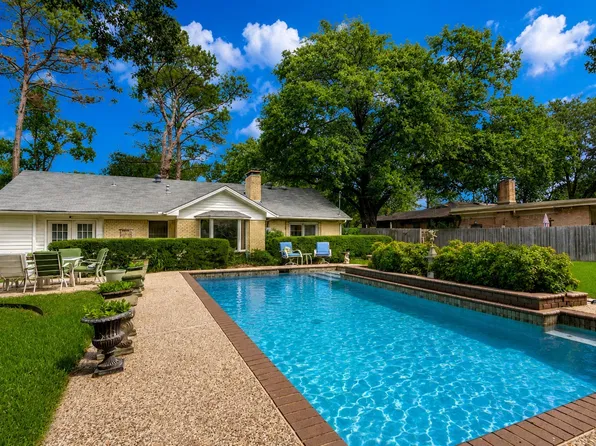 112 W Ireland Dr, Irving, TX 75062