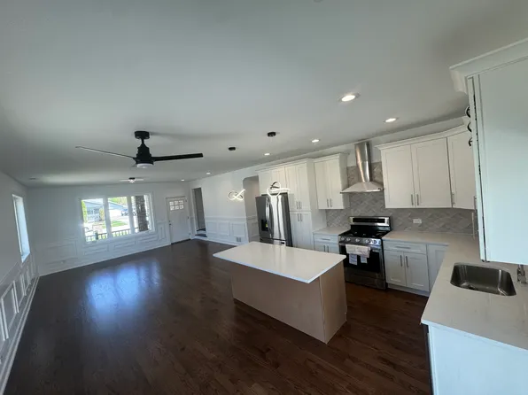 6939 W 95th Pl, Oak Lawn, IL 60453