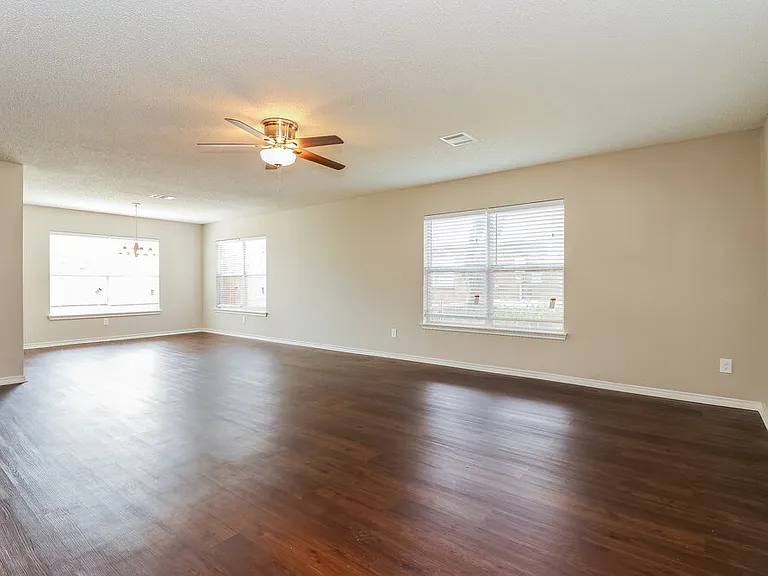 3156 Pine Valley Dr — Photo 3