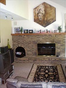 5th image of 15590 Thornwood Dr