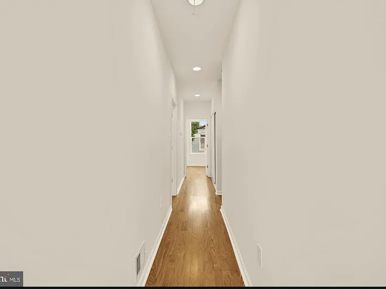 760 Gresham Pl NW — Photo 20