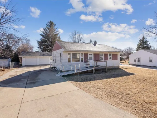 113 Jackie Ave, Elk Run Heights, IA 50707