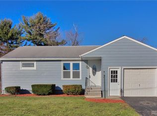 120 Clarence Dr, North Syracuse, NY 13212