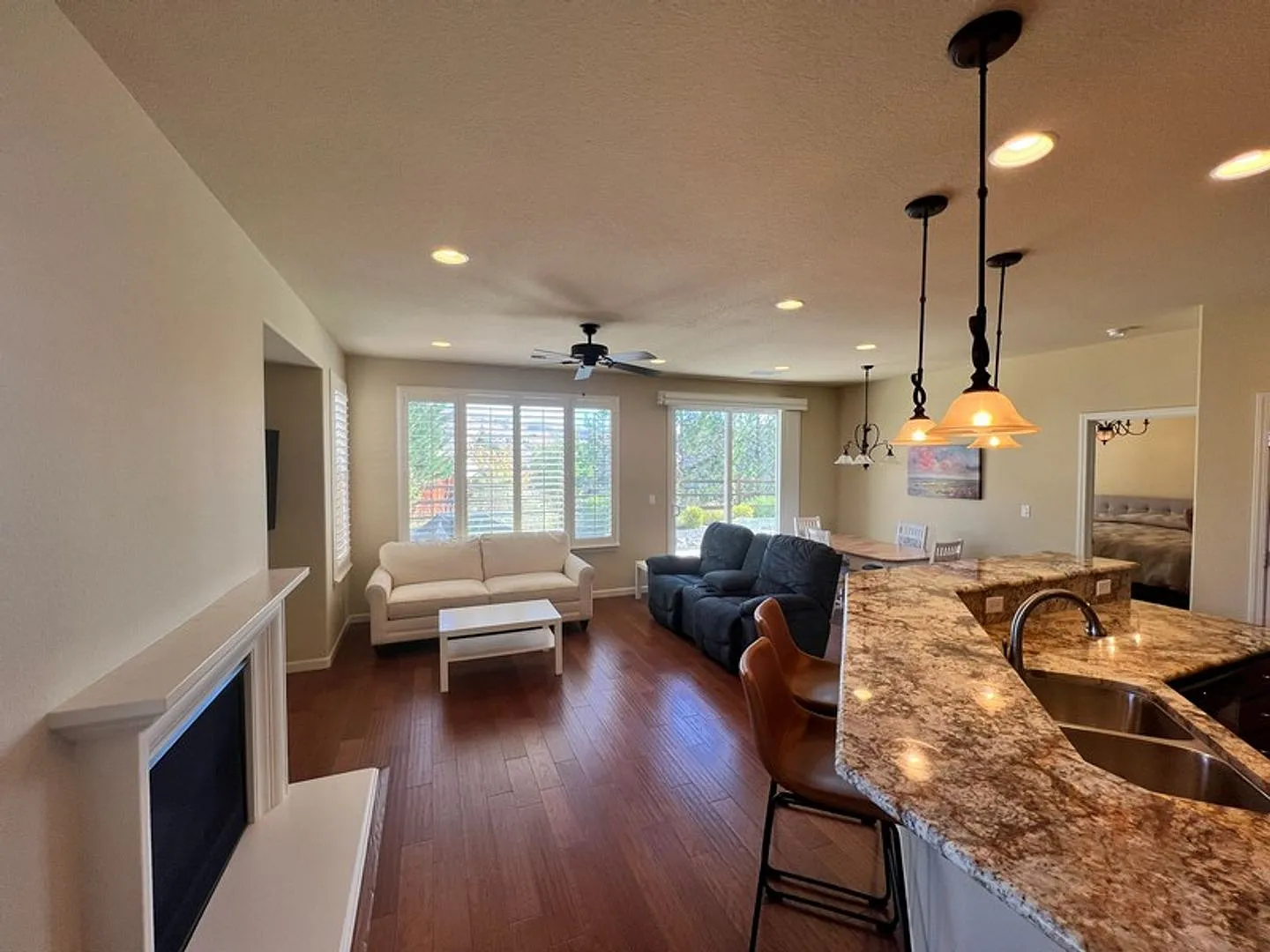 Two Bedroom in 55+ Sierra Canyon Community with Landscaping Provided. — Photo 4