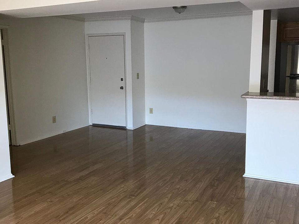 1st image of 5325 Newcastle Ave Unit 226