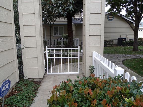 2nd image of 2252 Holtspur Ct
