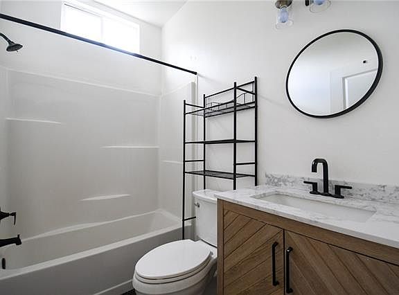 3rd image of 1310 Allen St #2A