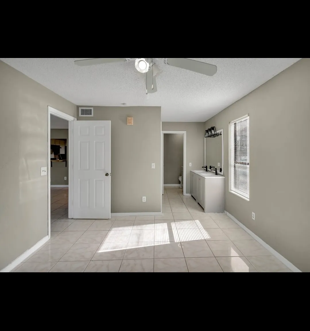 2 bed, 992 sqft, $1,800 — Photo 4