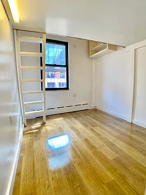 Rented by Bohemia Realty Group | media 12