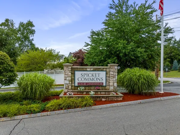19 Hampshire Rd APT 204, Methuen, MA 01844