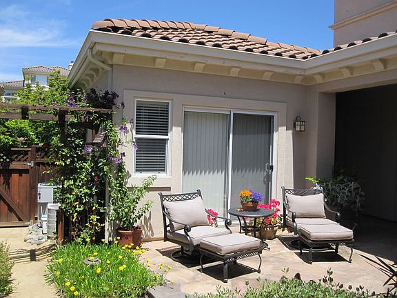 Guest House & Secluded Courtyard
