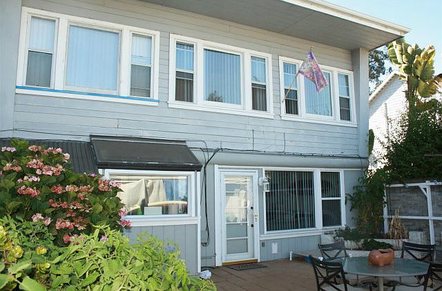 1st image of 207 California Ave