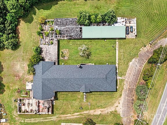 5th image of 1318 Ostwalt Amity Rd