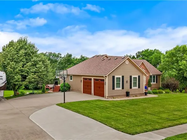 613 Birch St, Pleasant Hill, MO 64080