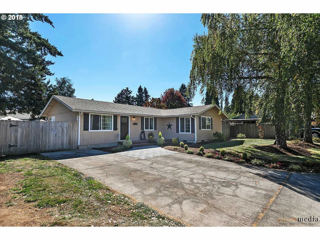 289 SW 6th Pl photo 1