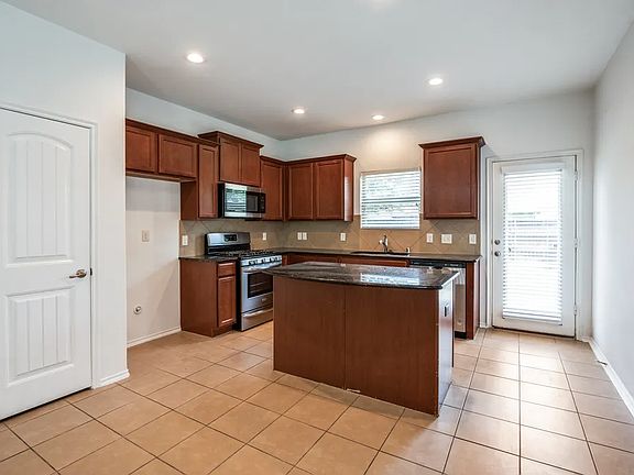 5th image of 9924 Copperhead Ln