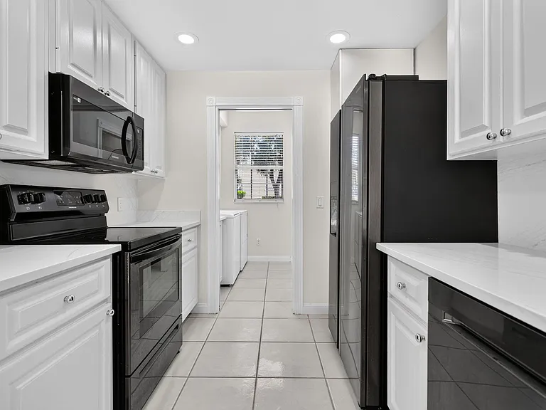 112 Santa Barbara Way — Photo 3